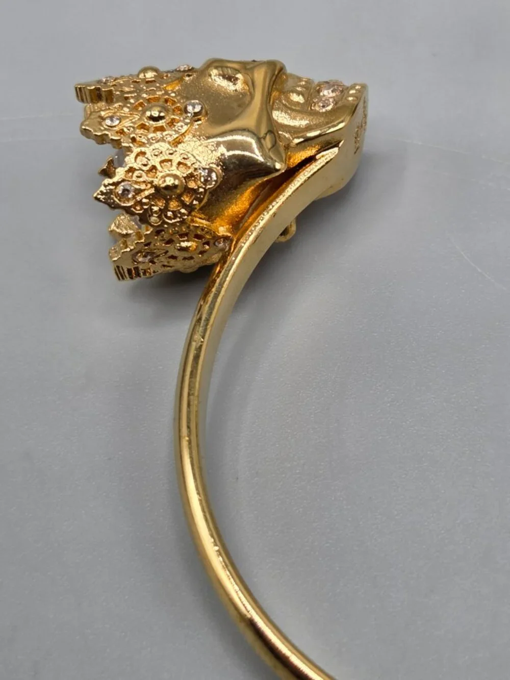 Alexander McQueen Dual Skull Gold Ton Bangle Bracelet Crystal Eyes NEW NWT - Picture 6 of 15
